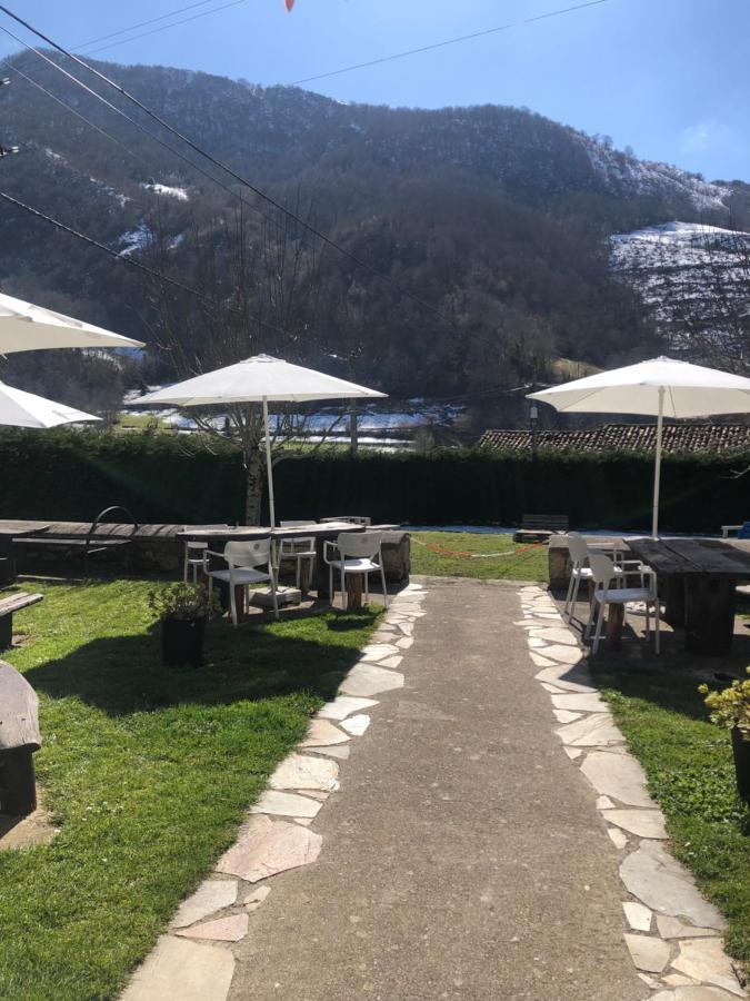 Hotel Restaurante La Carasca Orlé Exterior foto